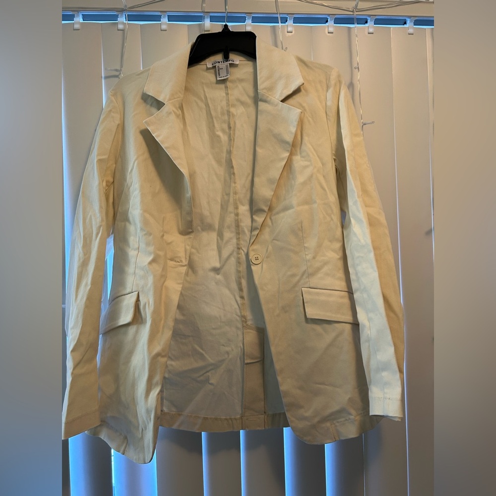 Cream / White Blazer
